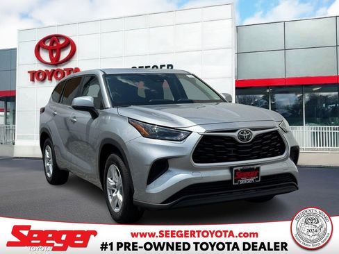 Used 2023 Toyota Highlander FWD image 1