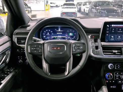 Used 2023 GMC Yukon XL AT4 image 5