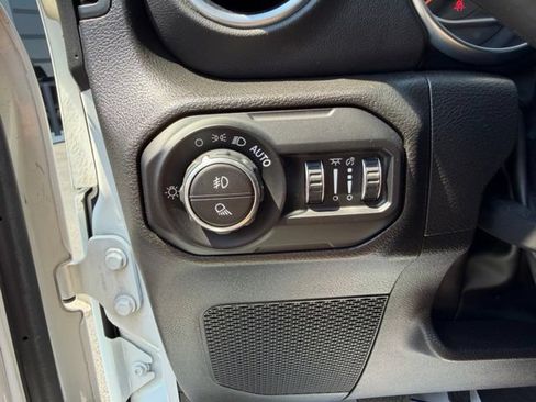 Used 2022 Jeep Gladiator Overland w/ Popular Equipment Package AWD/4WD image 15