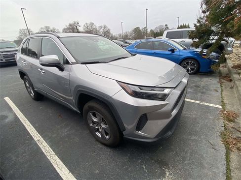 Used 2022 Toyota RAV4 XLE w/ Convenience Package image 1