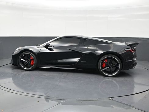 Used 2025 Chevrolet Corvette E-Ray AWD/4WD image 2
