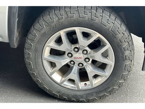 Used 2017 GMC Sierra 1500 SLT w/ SLT Premium Package AWD/4WD image 4