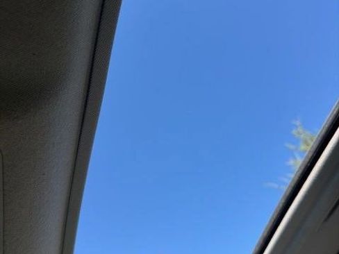 Used 2012 Toyota Camry XLE w/ Convenience Pkg image 4