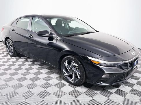 Used 2025 Hyundai Elantra SEL FWD image 30