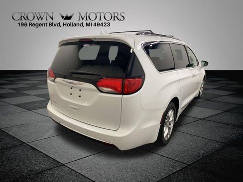 Used 2018 Chrysler Pacifica Touring-L Plus w/ Advanced Safetytec Group image 6