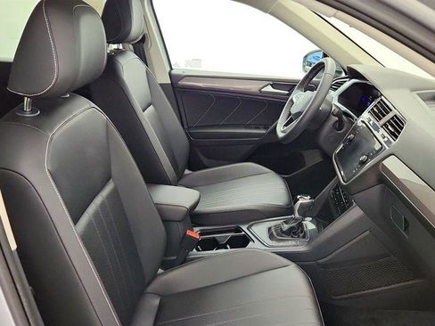 Used 2023 Volkswagen Tiguan SE FWD image 23