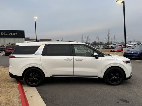 Used 2022 Kia Carnival SX image 9