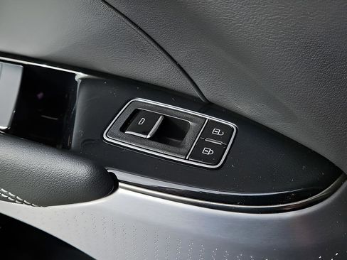 New 2024 Cadillac Lyriq Luxury image 19