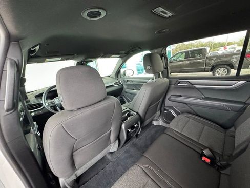 Used 2025 GMC Acadia Elevation image 23