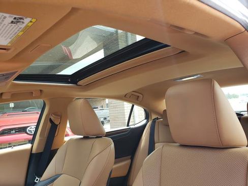 Used 2022 Lexus ES 250 w/ Premium Package AWD/4WD image 12