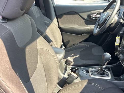 Used 2015 Jeep Cherokee Latitude FWD image 22