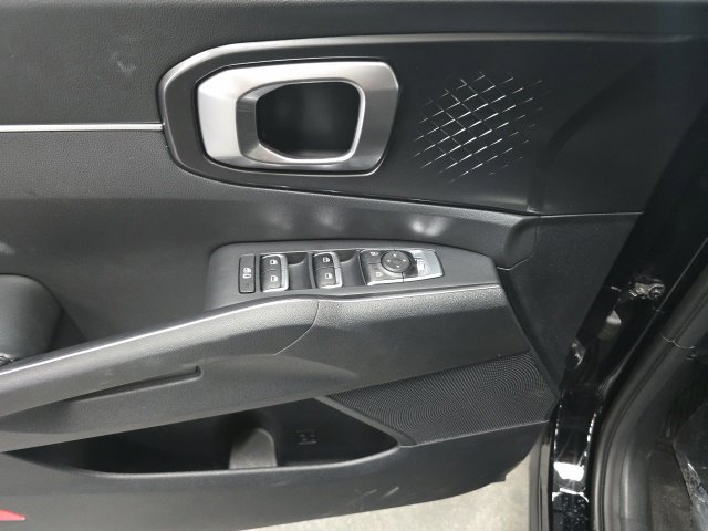 Used 2023 Kia Sorento LX AWD/4WD image 17