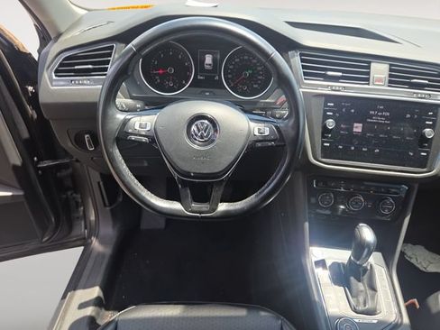 Used 2018 Volkswagen Tiguan SE w/ 3rd Row Seat Package AWD/4WD image 10
