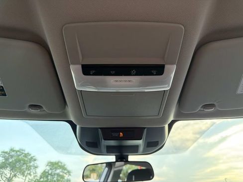 Used 2025 Nissan Rogue S AWD/4WD image 19