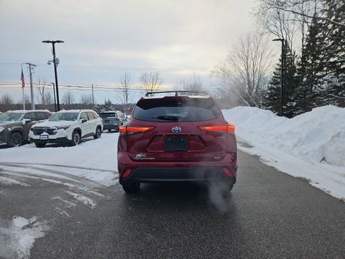 Used 2023 Toyota Highlander XLE image 4