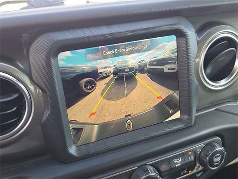 Used 2023 Jeep Gladiator Overland image 24