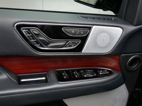 Used 2023 Lincoln Navigator L Reserve image 16