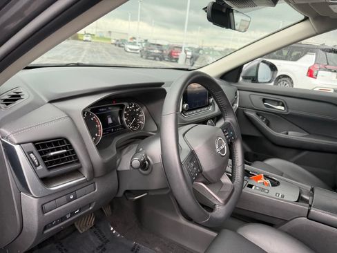 Used 2025 Nissan Rogue SV w/ SV Premium Package FWD image 16