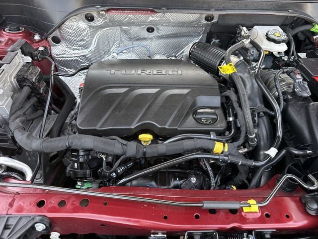 Used 2025 Chevrolet Trax LT FWD image 33