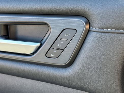 Used 2025 Nissan Armada SL image 29