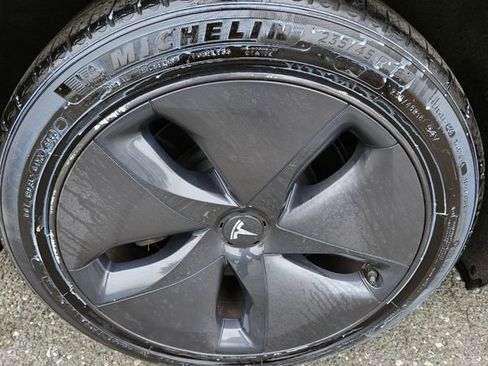 Used 2018 Tesla Model 3 Mid Range image 21