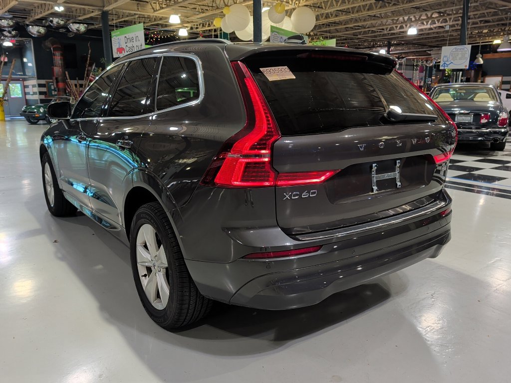 Used 2022 Volvo XC60 B5 Momentum w/ Climate Package FWD image 11