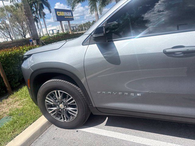 Used 2026 Chevrolet Traverse LT FWD image 10