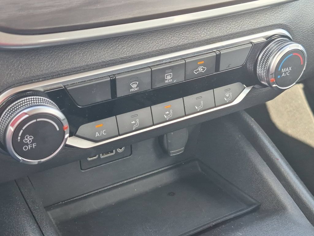 Used 2025 Nissan Altima 2.5 SV FWD image 19