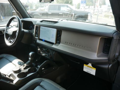 New 2025 Ford Bronco Outer Banks w/ Sasquatch Package image 28