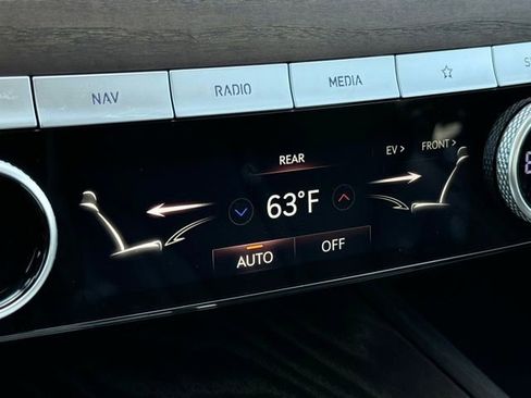 Used 2024 Genesis G80 image 31