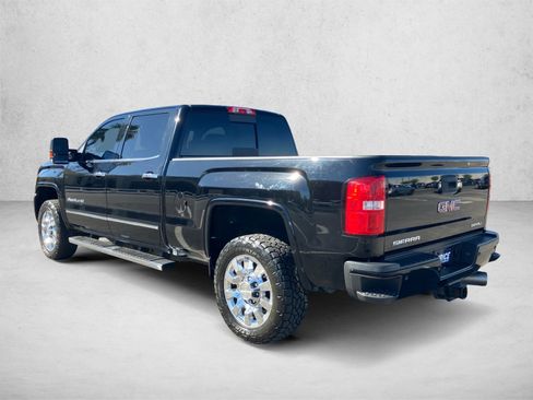 Used 2018 GMC Sierra 2500 Denali w/ Duramax Plus Package AWD/4WD image 7