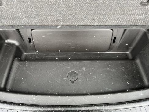 Used 2023 Jeep Grand Cherokee L Laredo image 12