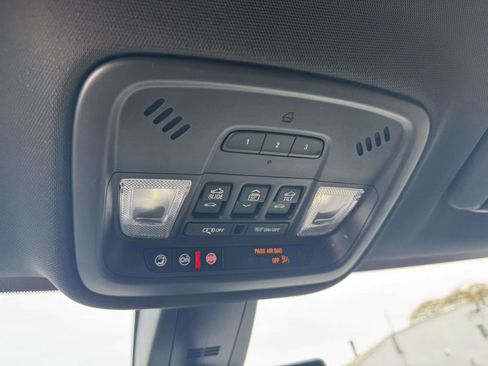 Used 2022 Chevrolet Traverse Premier AWD/4WD image 29