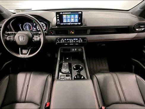 Used 2025 Honda Pilot TrailSport image 17