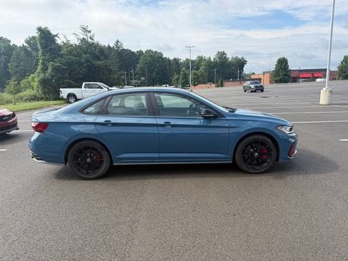 Used 2025 Volkswagen Jetta GLI Autobahn FWD image 6