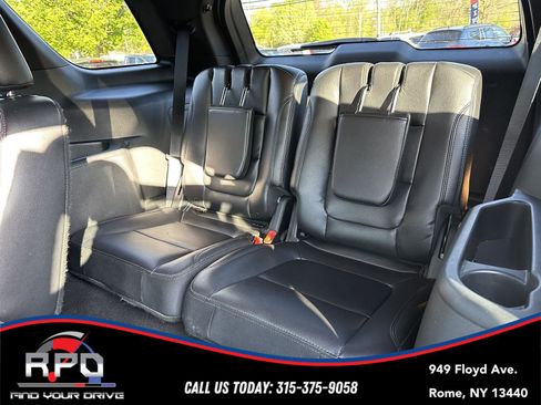 Used 2019 Ford Explorer XLT w/ Equipment Group 202A AWD/4WD image 17