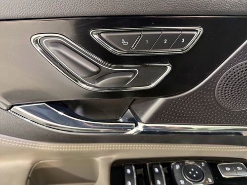 Used 2025 Lincoln Corsair FWD w/ Equipment Group 101A image 11