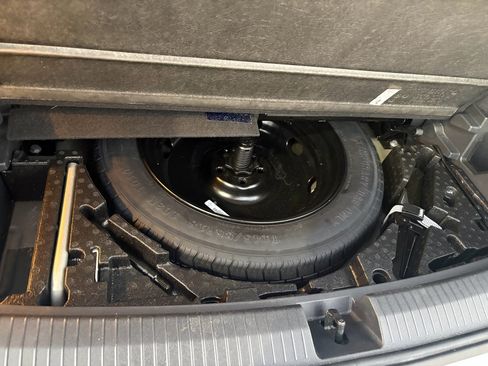 Used 2021 Volkswagen Tiguan SE R-Line image 29