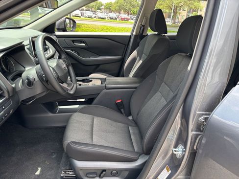 Used 2025 Nissan Rogue SV FWD image 31