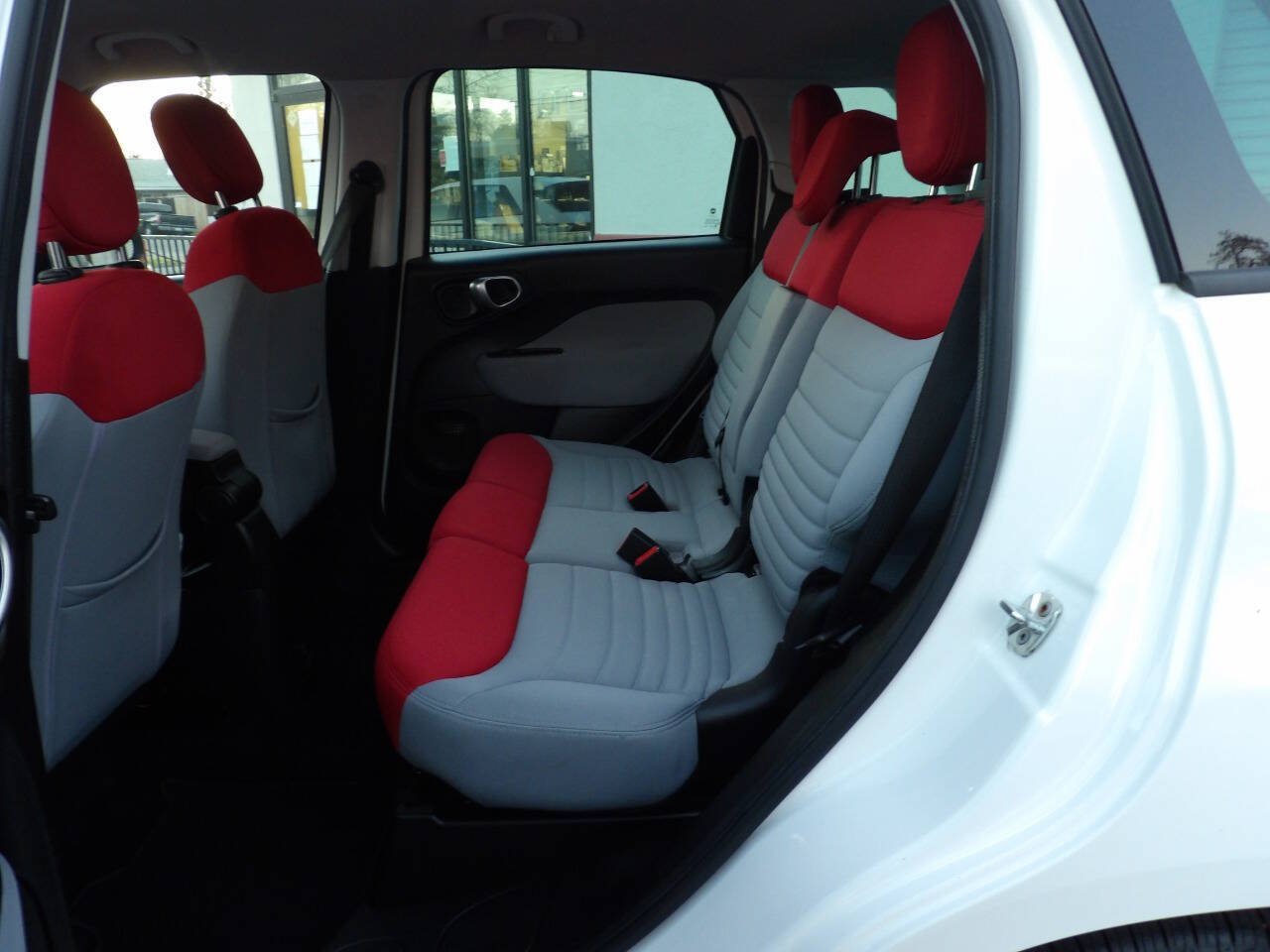 Used 2014 FIAT 500L Easy w/ Popular Equipment Group FWD image 9