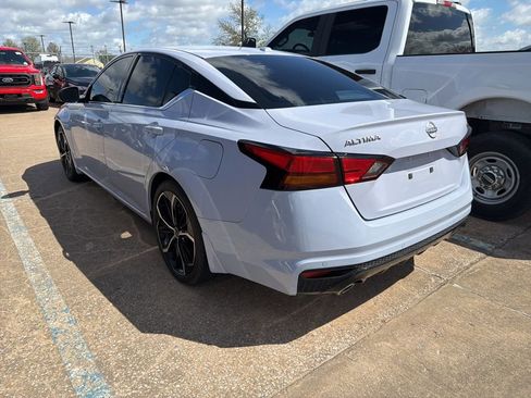 Used 2024 Nissan Altima 2.5 SR w/ SR Premium Package image 4