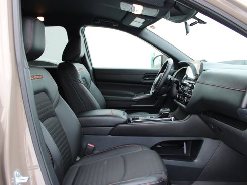 Certified 2025 Nissan Pathfinder Rock Creek image 18