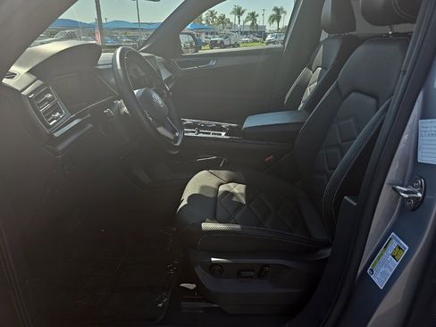 Used 2024 Volkswagen Atlas Cross Sport SE image 26