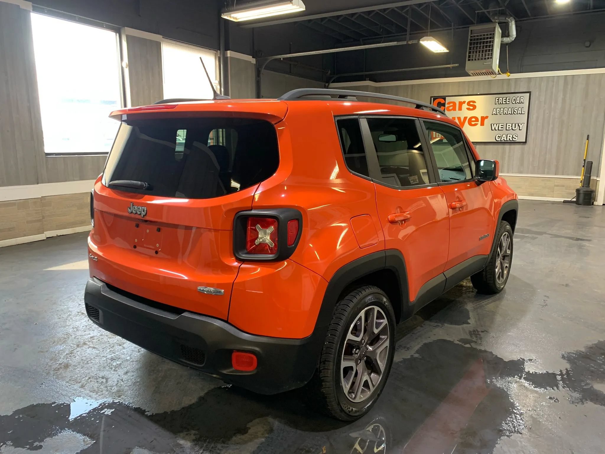 Used 2016 Jeep Renegade Latitude w/ Popular Equipment Group AWD/4WD image 6