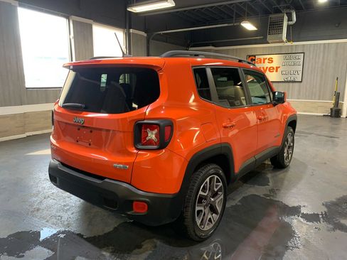 Used 2016 Jeep Renegade Latitude w/ Popular Equipment Group AWD/4WD image 6