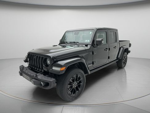 Used 2023 Jeep Gladiator Overland AWD/4WD image 3