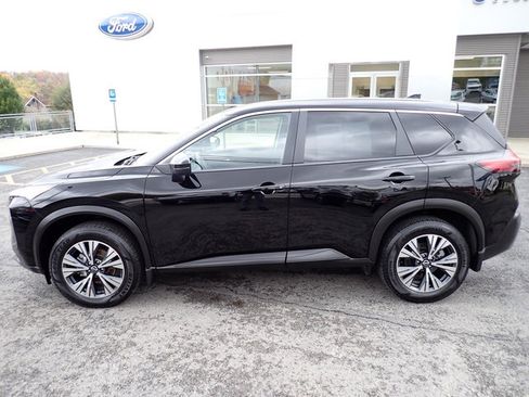 Used 2023 Nissan Rogue SV image 2