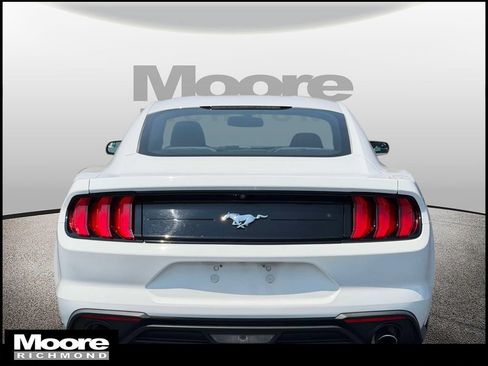 Used 2018 Ford Mustang Coupe RWD image 4
