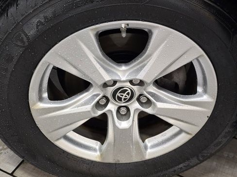 Used 2021 Toyota RAV4 LE image 7