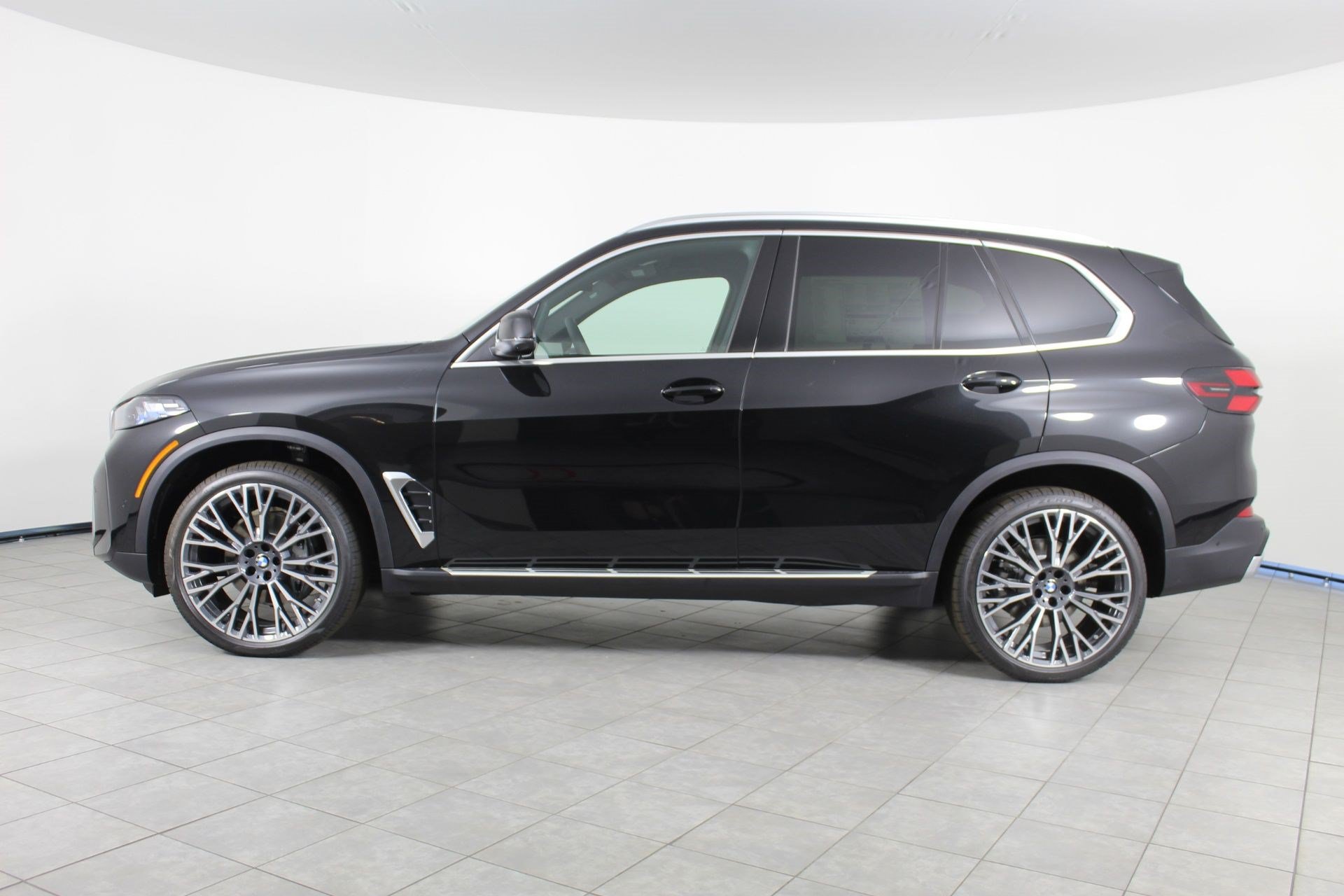 Used 2026 BMW X5 sDrive40i w/ Climate Comfort Package RWD image 2